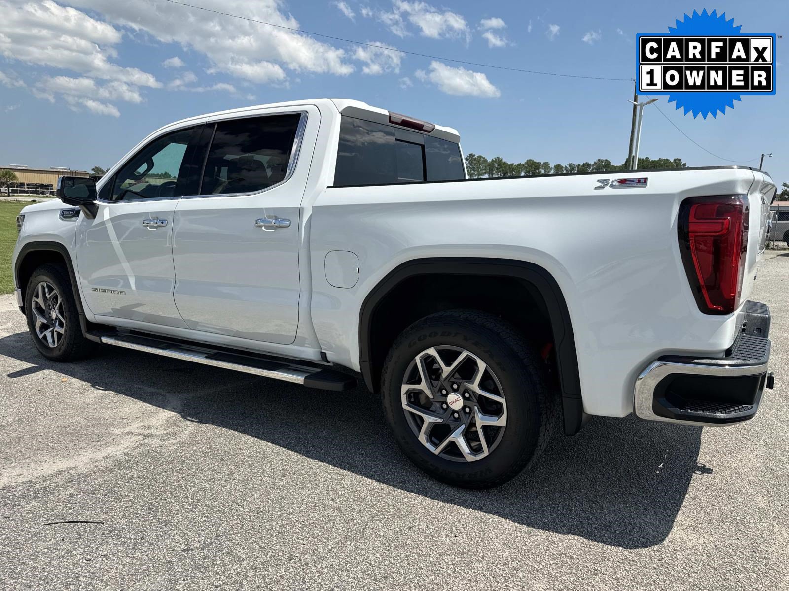 Used 2023 GMC Sierra 1500 SLT w/ SLT Premium Package AWD/4WD image 6