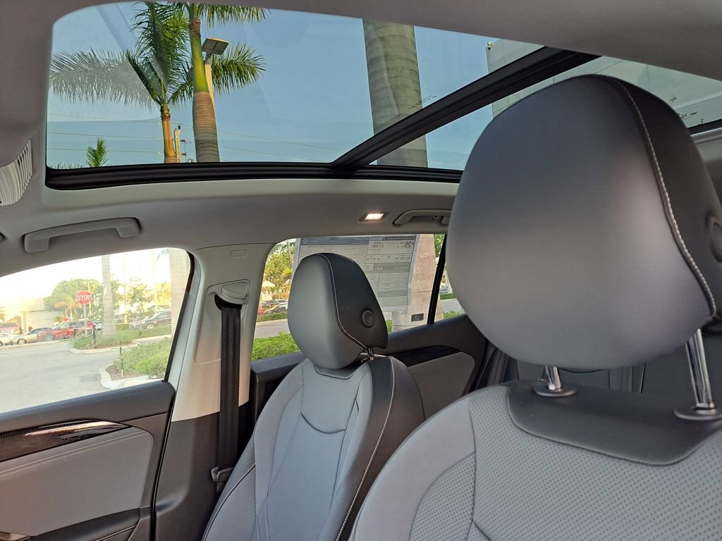 New 2026 Volkswagen Tiguan SE FWD image 8