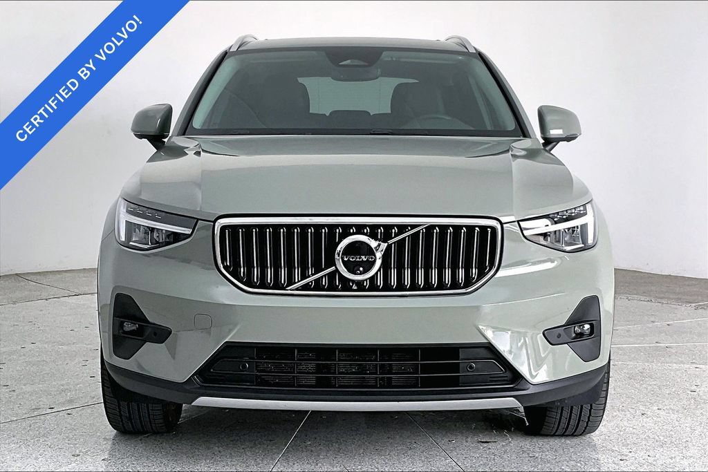 Certified 2025 Volvo XC40 B5 Plus AWD/4WD image 3
