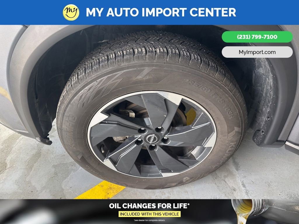 Used 2025 Nissan Rogue SV image 9