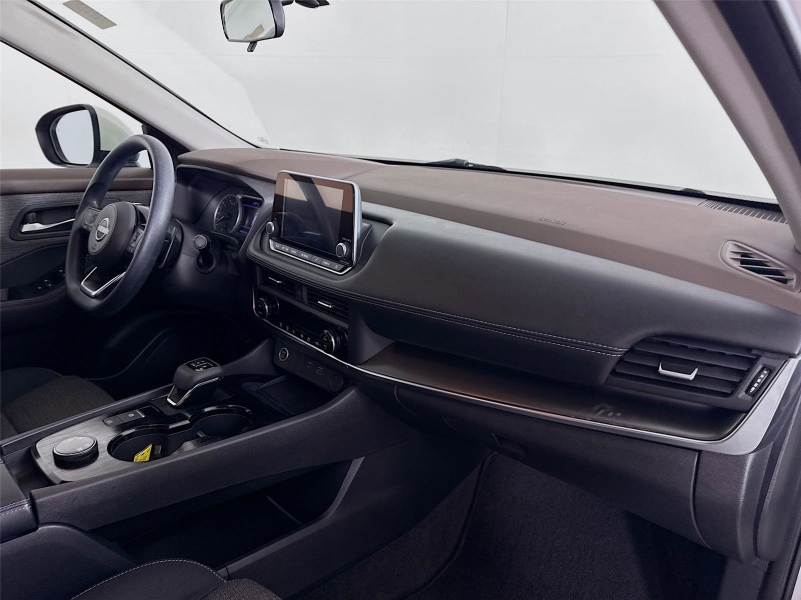 Used 2023 Nissan Rogue SV image 28