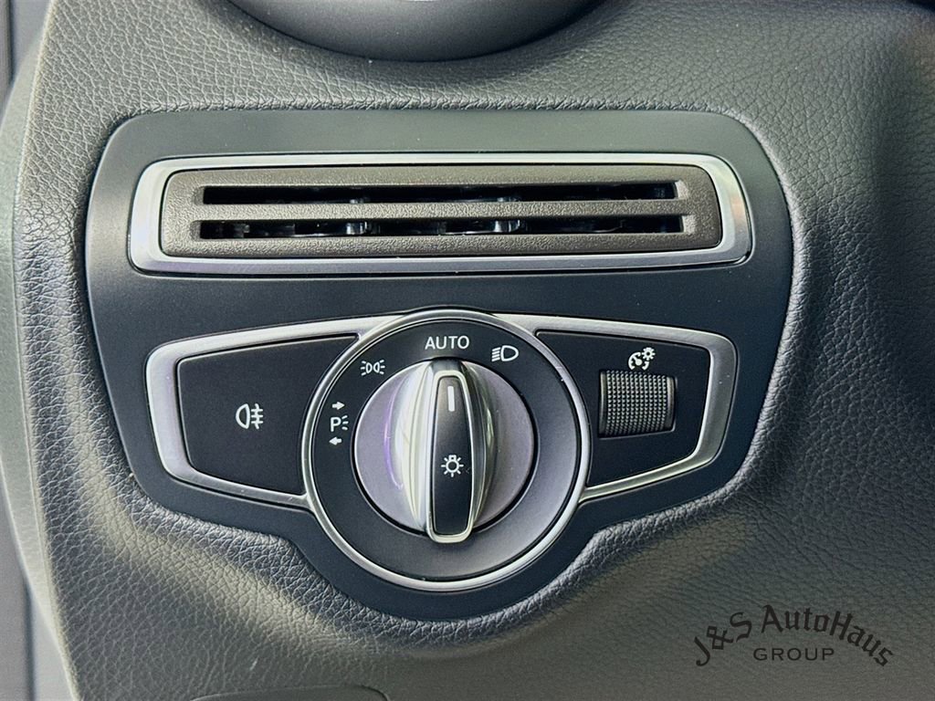 Used 2021 Mercedes-Benz C 300 Sedan image 10