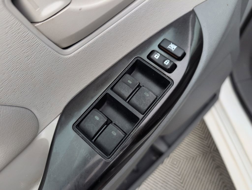 Used 2013 Toyota Sienna LE image 35