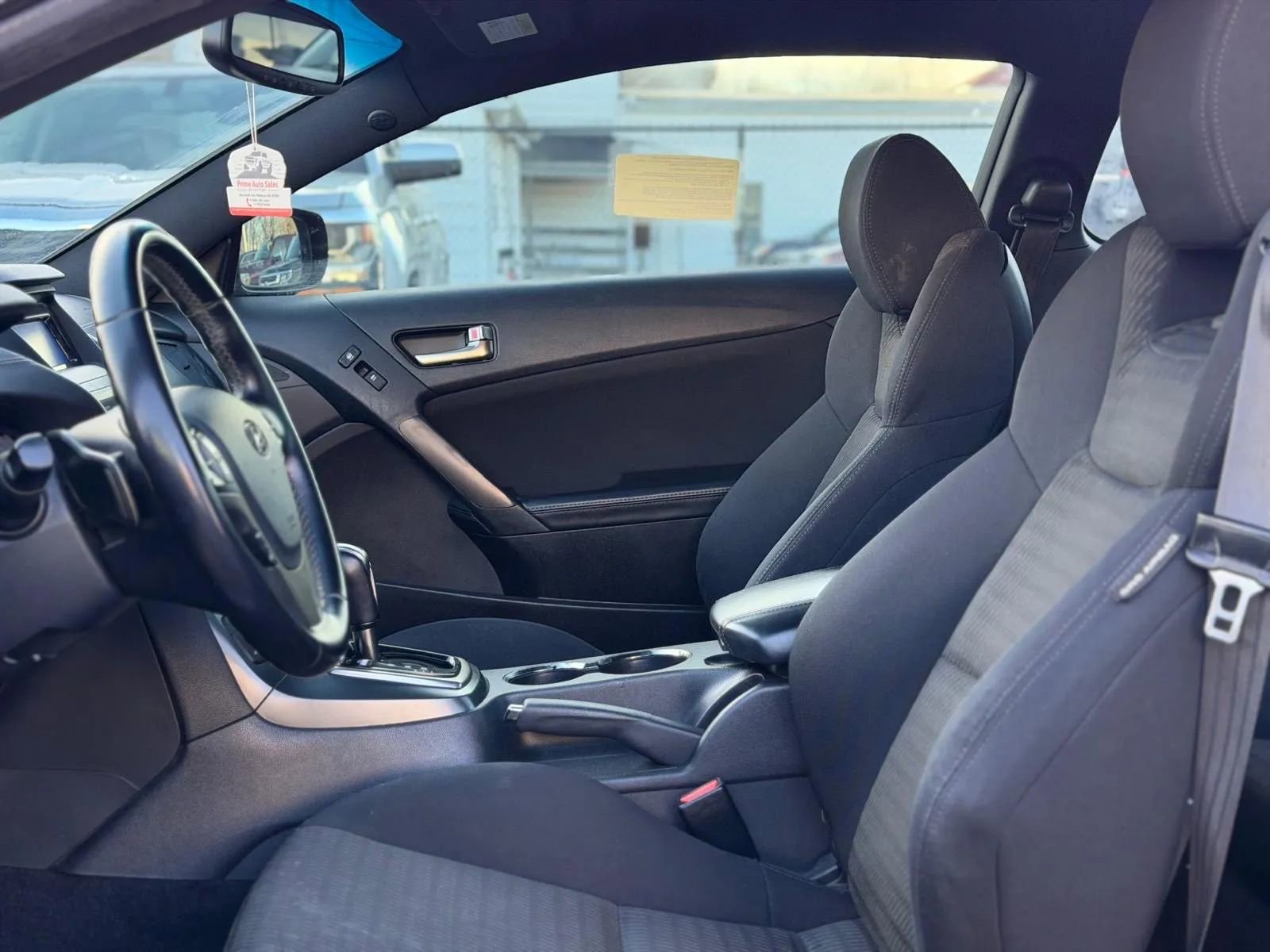 Used 2015 Hyundai Genesis 3.8 image 9