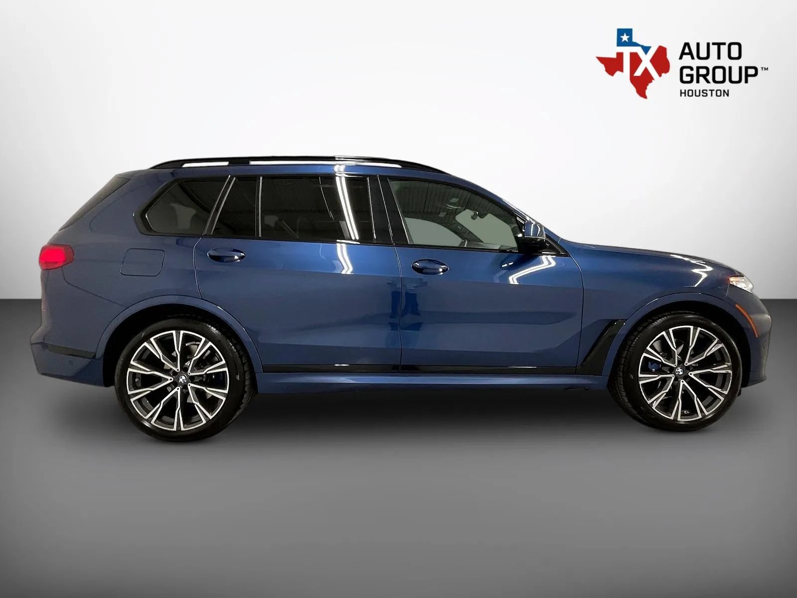 Used 2022 BMW X7 xDrive40i w/ M Sport Package AWD/4WD image 8