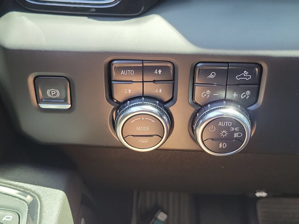 Used 2024 GMC Sierra 2500 AT4 w/ AT4 Preferred Package AWD/4WD image 17