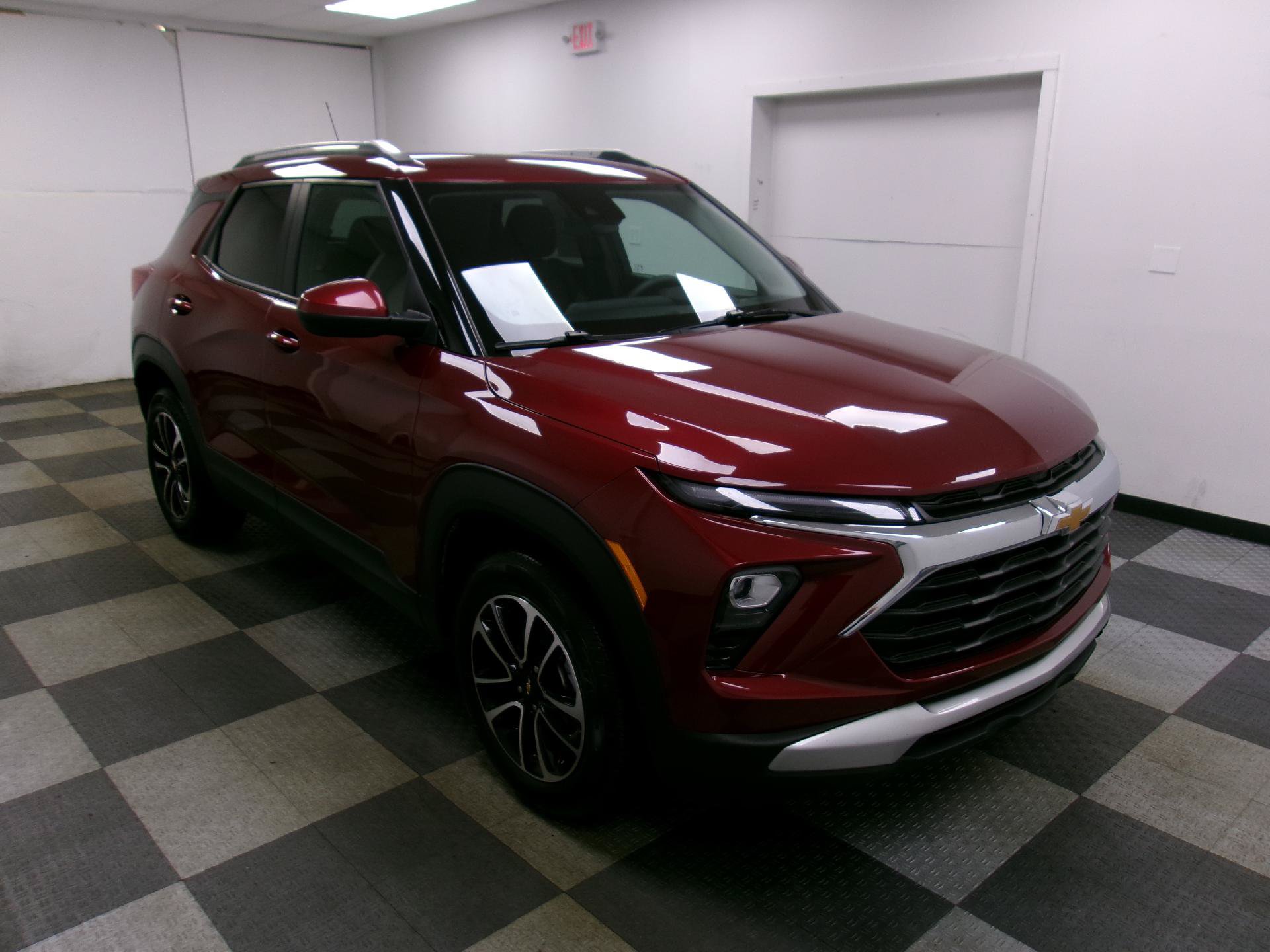 Used 2025 Chevrolet TrailBlazer LT AWD/4WD image 14