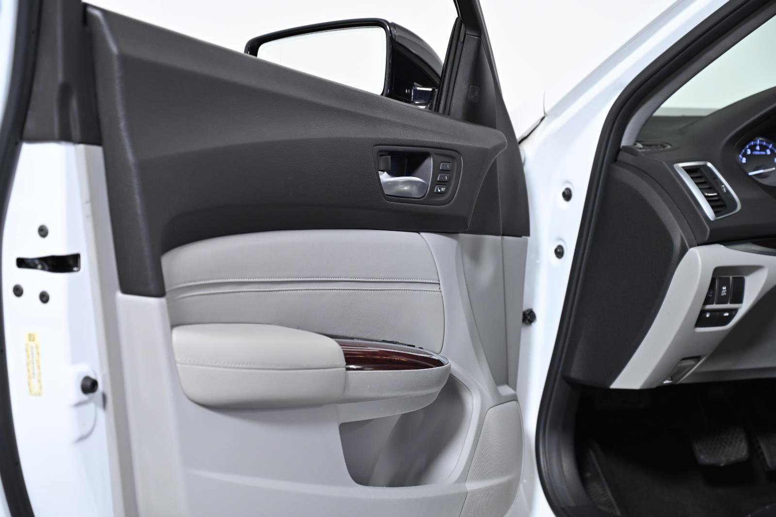 Used 2015 Acura TLX w/ Technology Package image 29