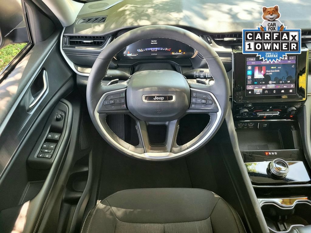 Used 2023 Jeep Grand Cherokee Laredo w/ Luxury Tech Group I AWD/4WD image 11