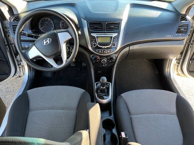 Used 2012 Hyundai Accent GS image 12