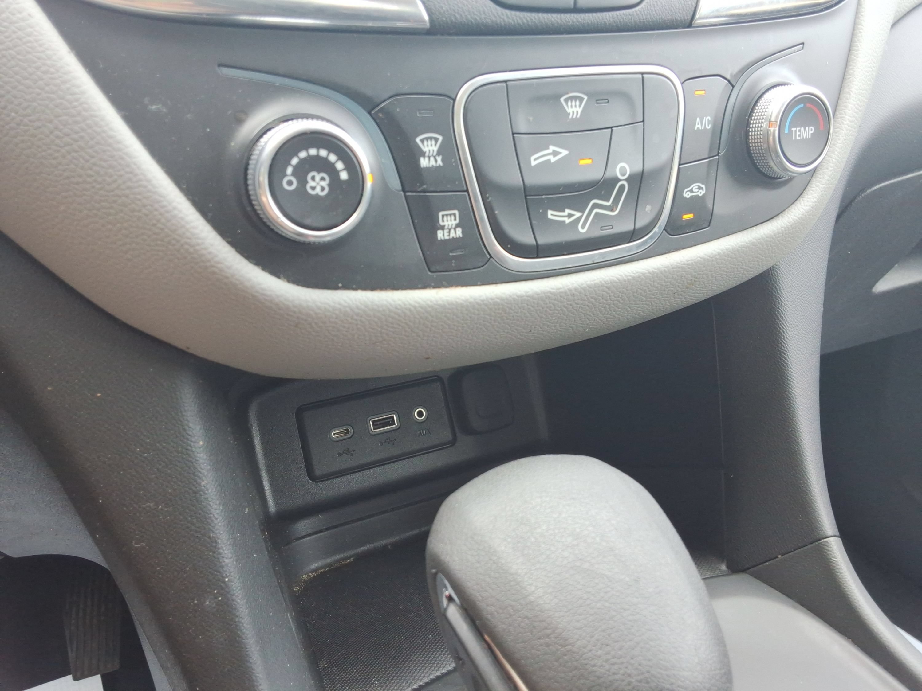 Used 2022 Chevrolet Equinox LS AWD/4WD image 17