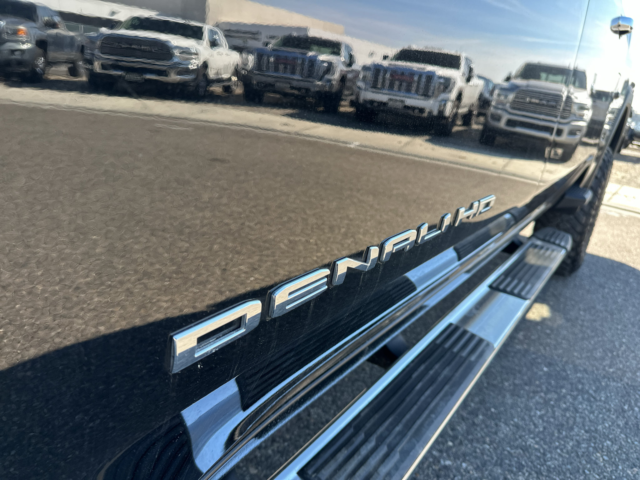 Used 2025 GMC Sierra 3500 Denali w/ Denali Reserve Package AWD/4WD image 11
