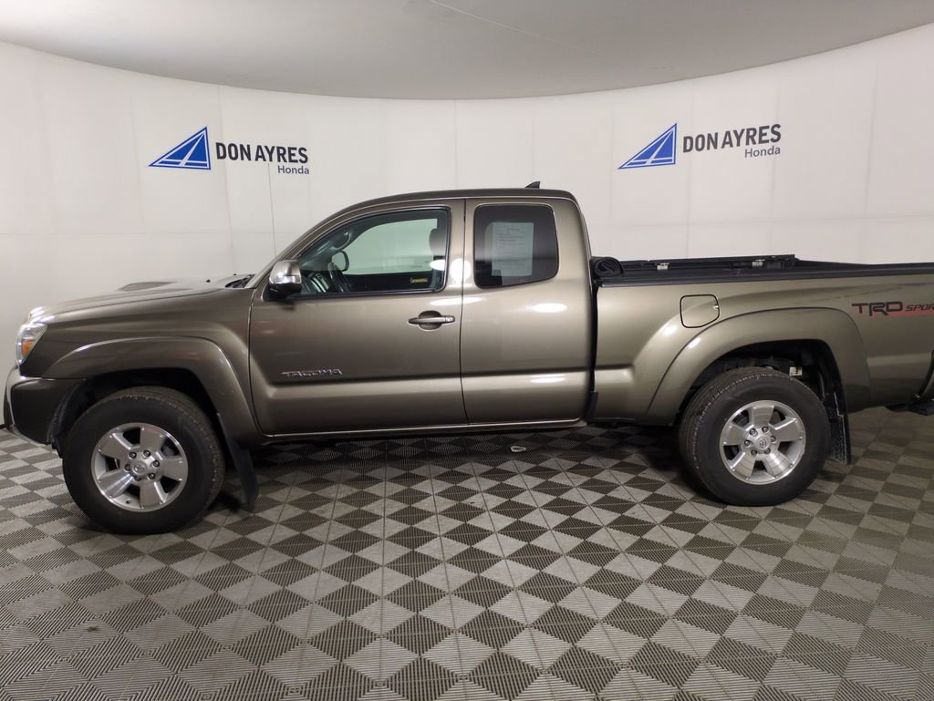 Used 2015 Toyota Tacoma 4x4 Access Cab V6 image 2