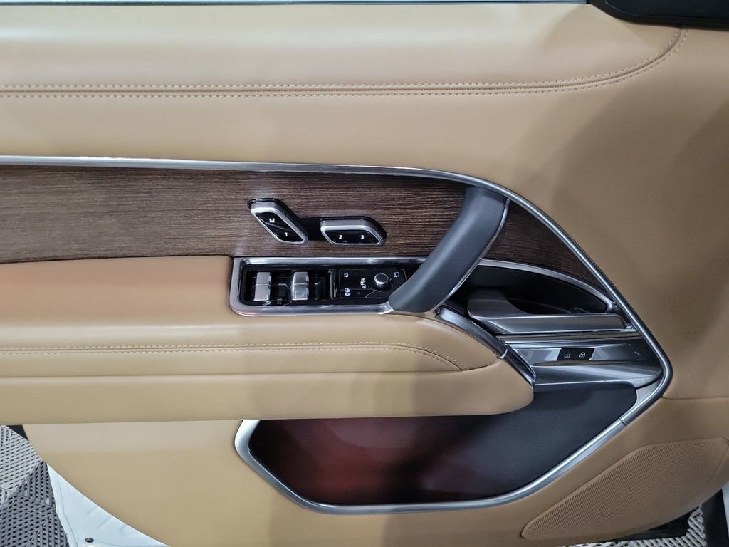 Used 2023 Land Rover Range Rover SE image 14