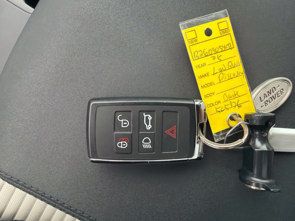 Used 2025 Land Rover Discovery S AWD/4WD image 21
