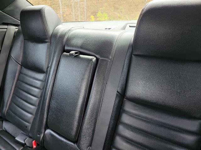 Used 2011 Dodge Challenger SE image 18