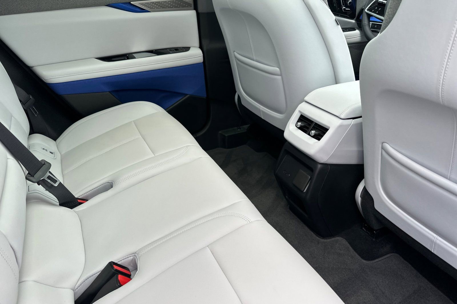 Certified 2025 Cadillac Optiq Luxury 1 image 17