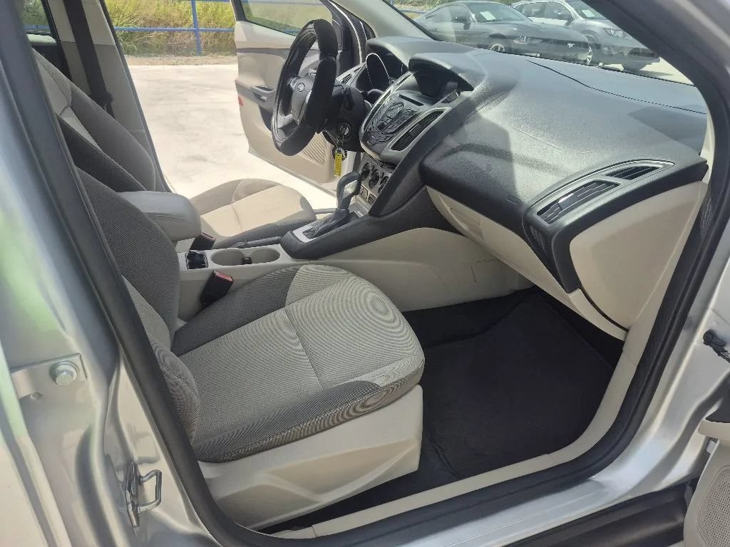 Used 2013 Ford Focus SE FWD image 16