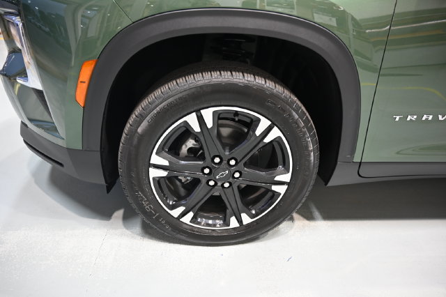 New 2027 Chevrolet Traverse LT w/ LPO, Floor Liner Package AWD/4WD image 30