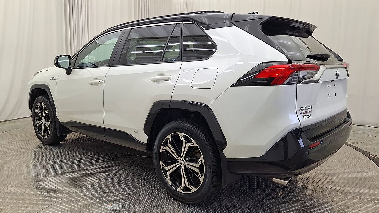 Certified 2021 Toyota RAV4 XSE w/ Weather Package AWD/4WD image 9
