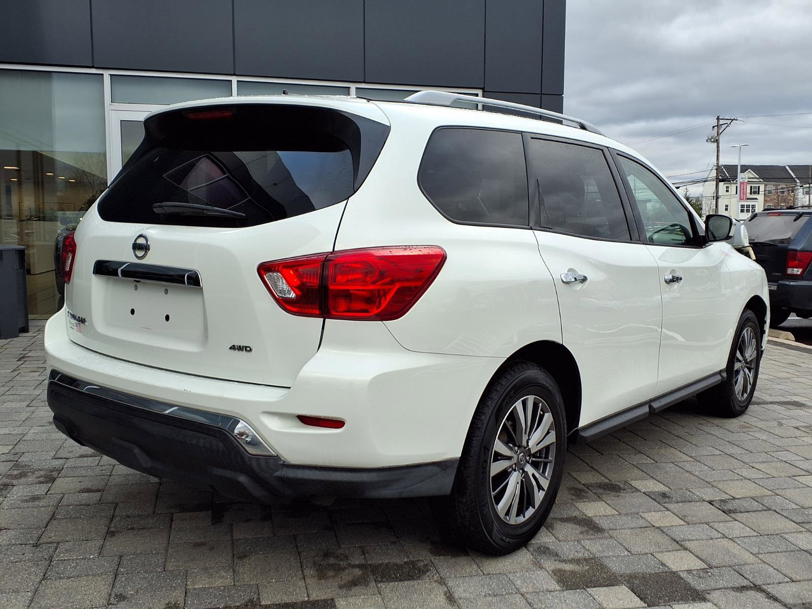 Certified 2018 Nissan Pathfinder S image 3