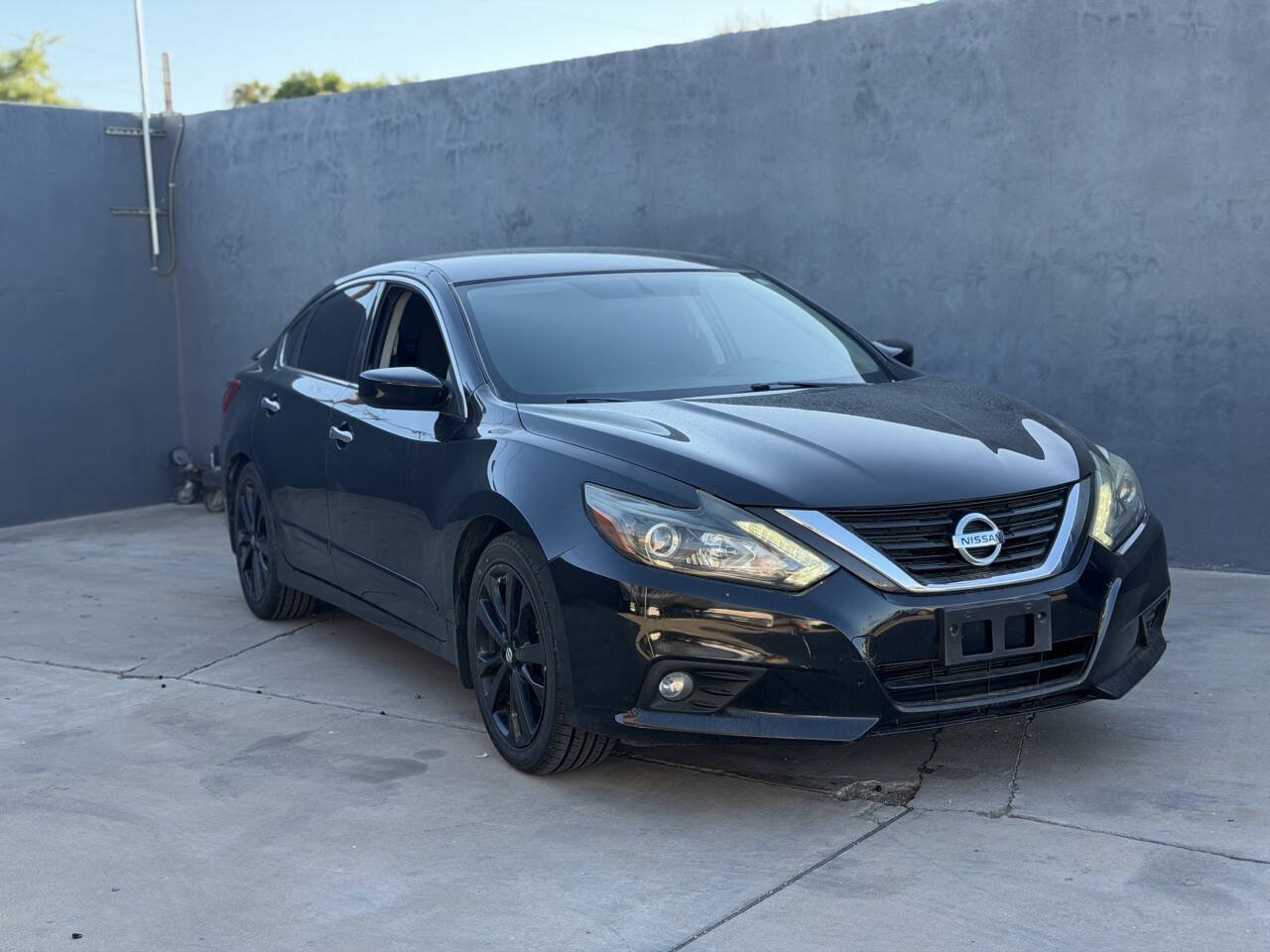 Used 2017 Nissan Altima 2.5 SR w/ Midnight Edition Package FWD image 3