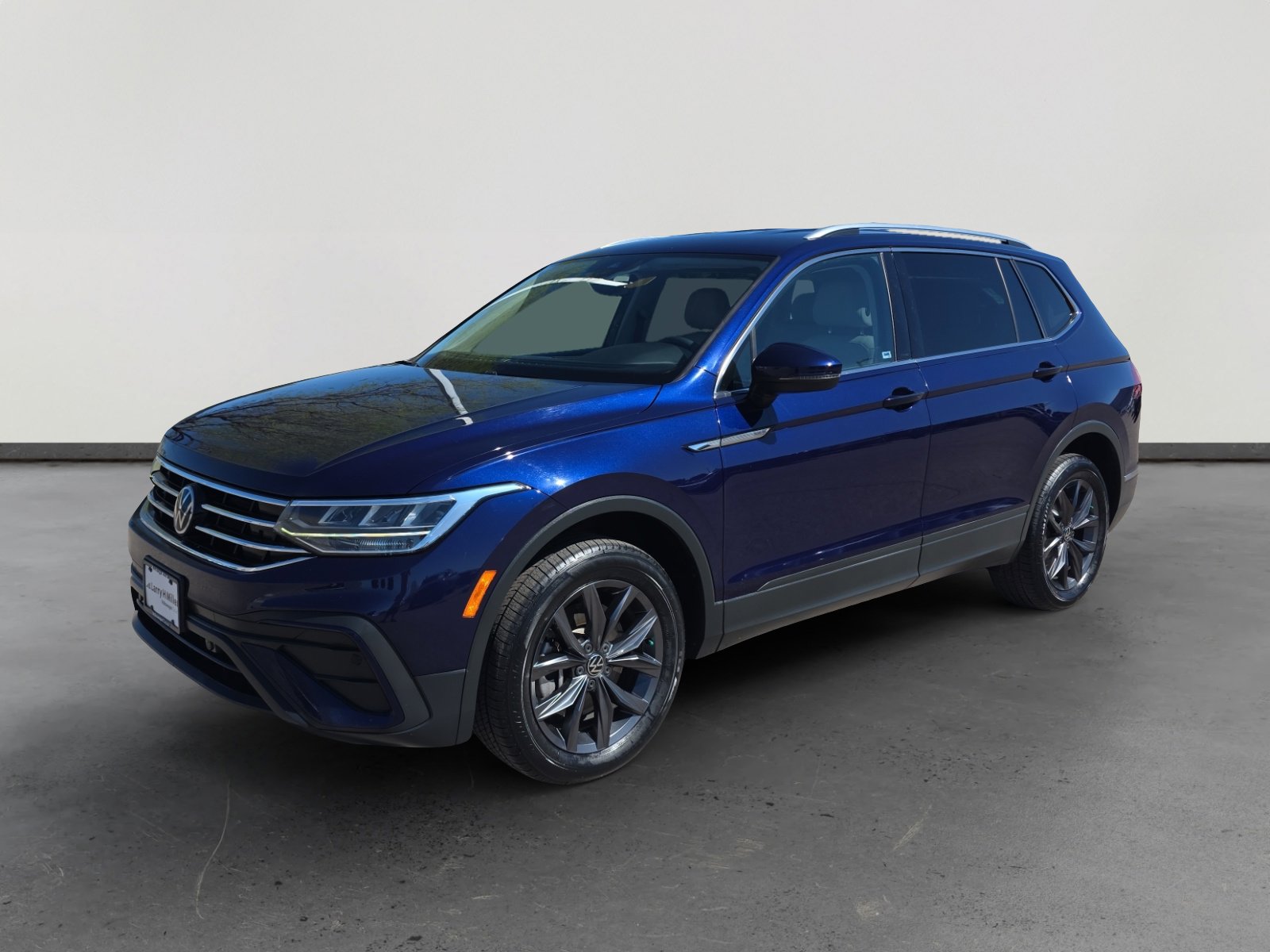 Used 2022 Volkswagen Tiguan SE image 1