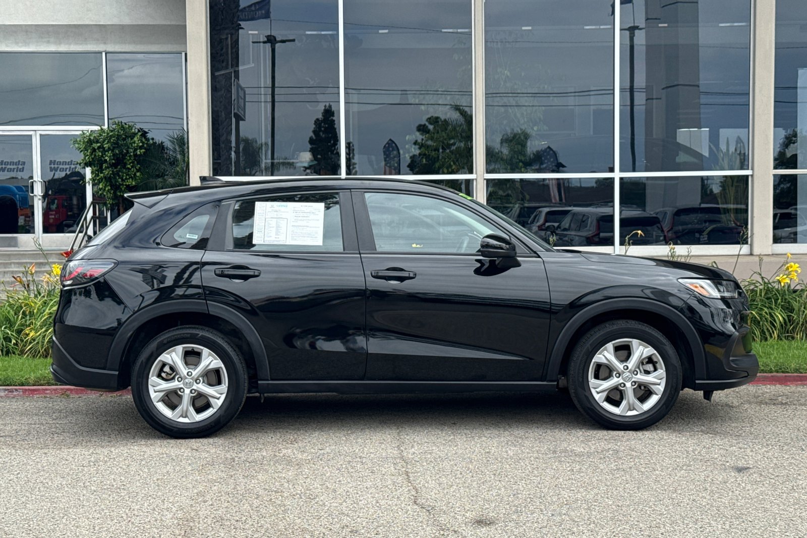 Certified 2025 Honda HR-V LX image 3