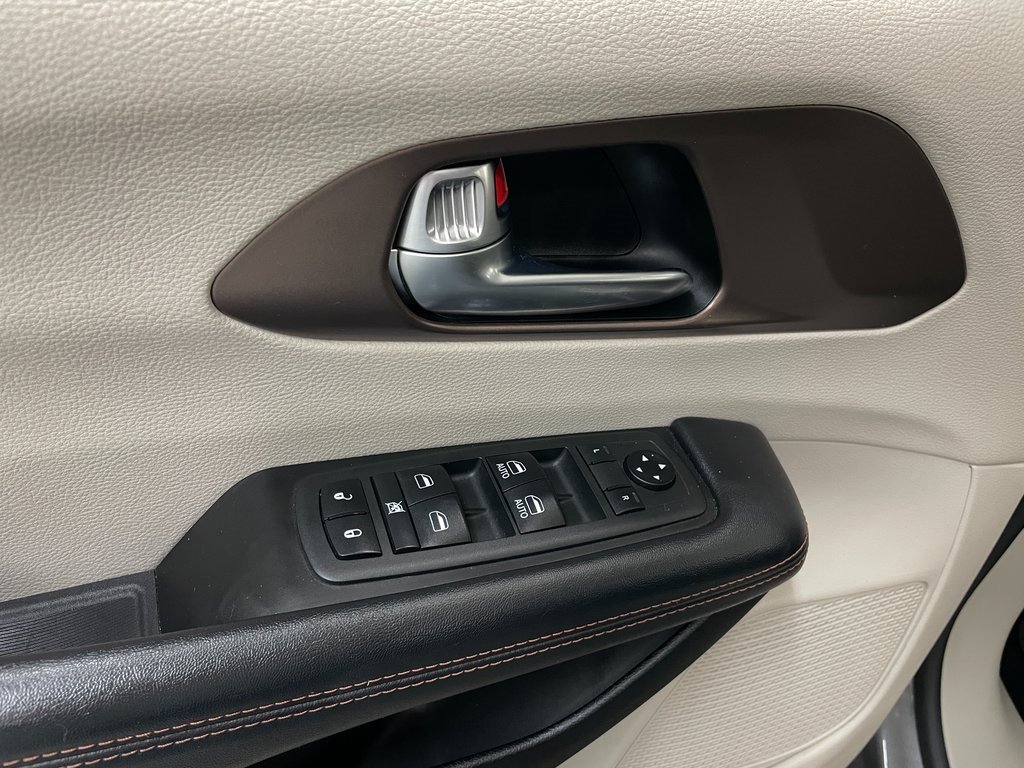Used 2019 Chrysler Pacifica Touring Plus w/ Advanced Safetytec Group image 27