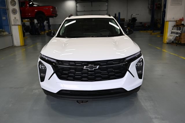New 2026 Chevrolet Trax LT w/ Sunroof Package FWD image 2