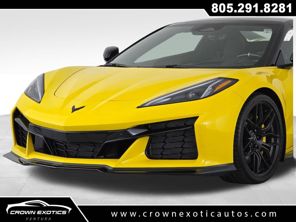 Used 2025 Chevrolet Corvette Z06 RWD image 11