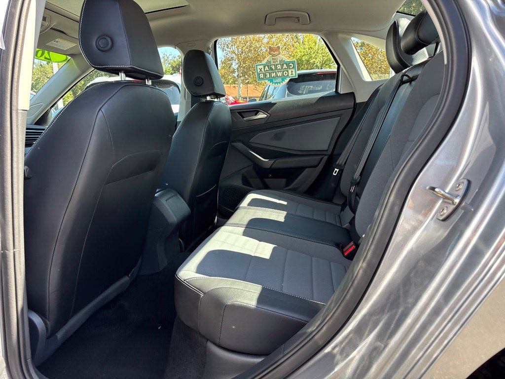 Used 2026 Volkswagen Jetta SE FWD image 12