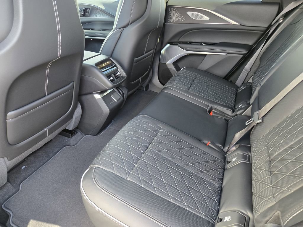 New 2026 Cadillac Lyriq V AWD/4WD image 20