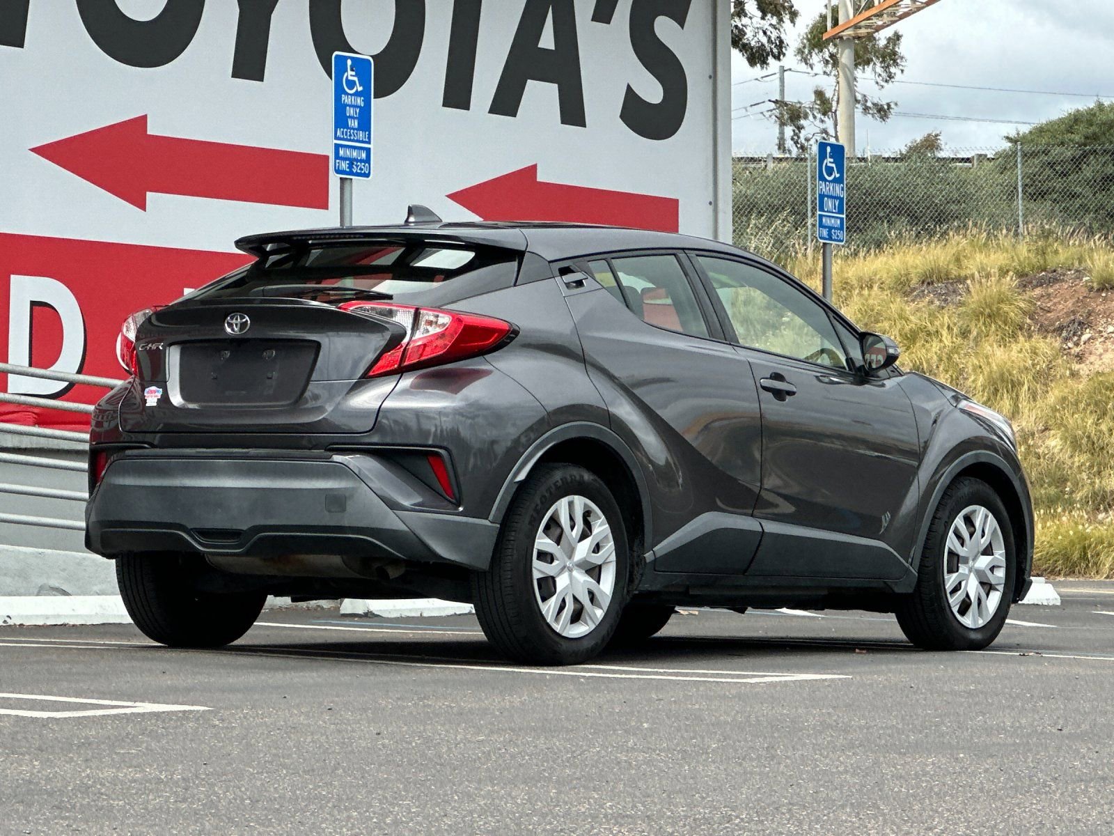 Used 2020 Toyota C-HR LE image 5