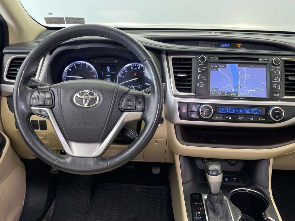 Used 2015 Toyota Highlander XLE AWD/4WD image 23