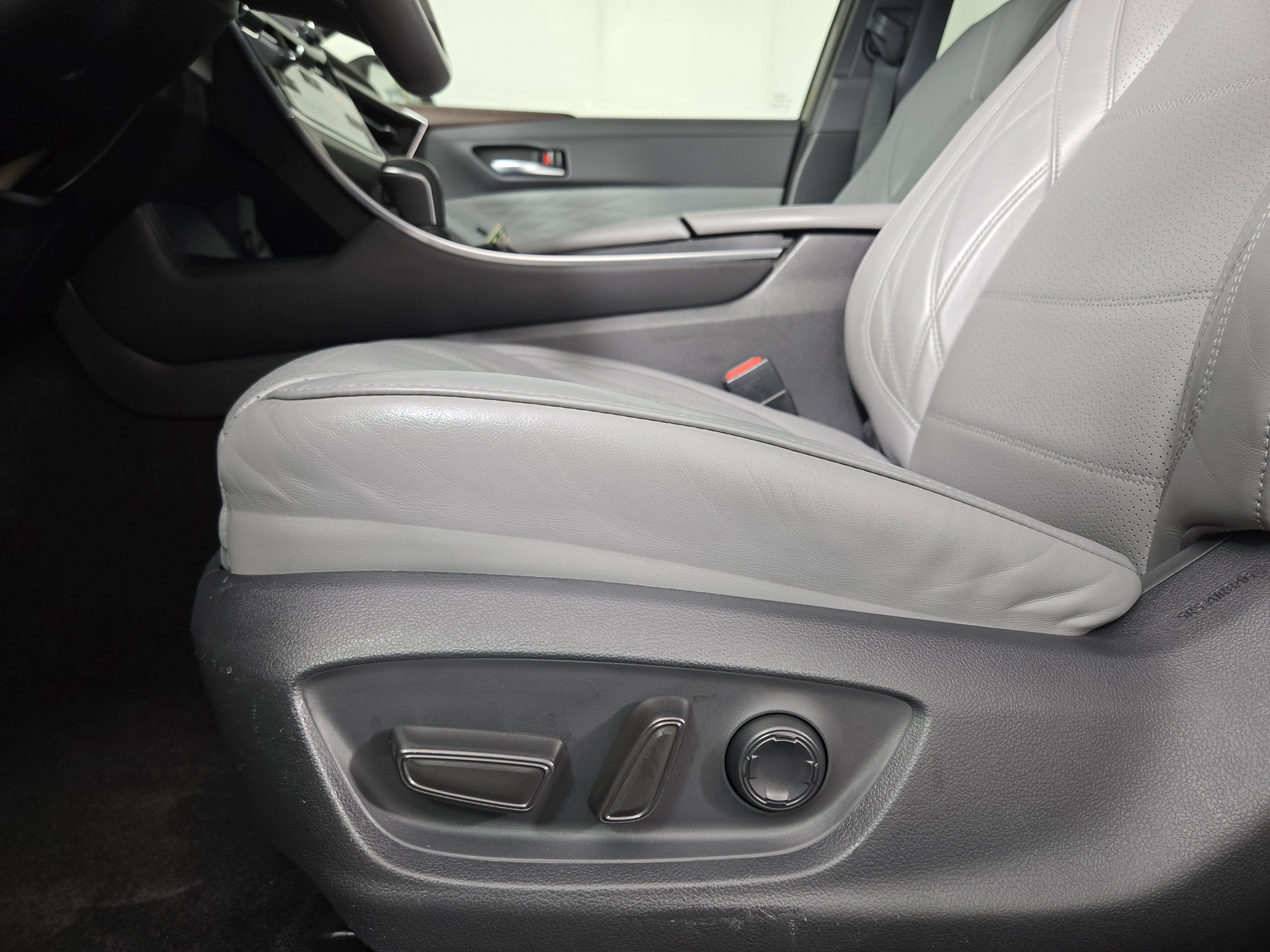 Used 2019 Toyota Avalon Limited image 31