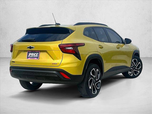 Used 2025 Chevrolet Trax RS FWD image 2