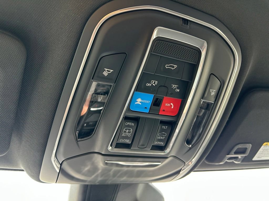 Used 2025 Jeep Grand Cherokee L Altitude RWD image 39