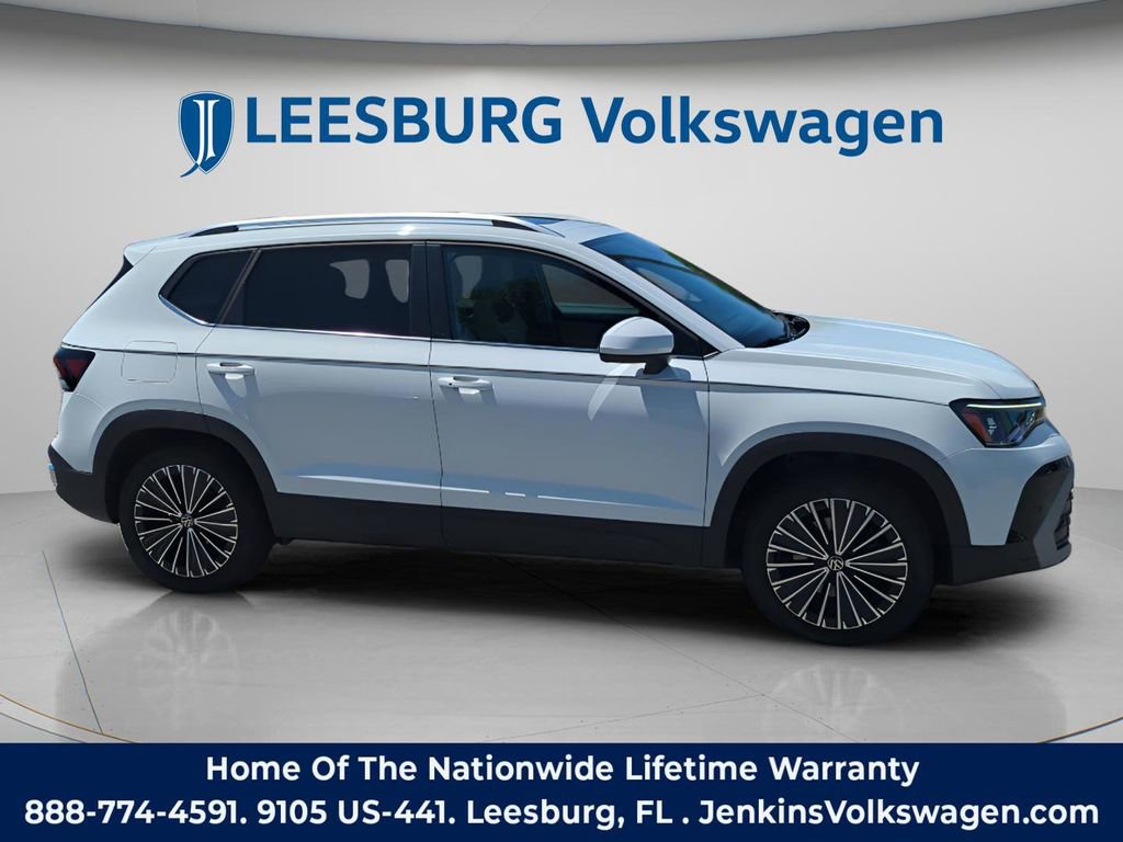 Used 2025 Volkswagen Taos SE w/ Panoramic Sunroof Package FWD video 2