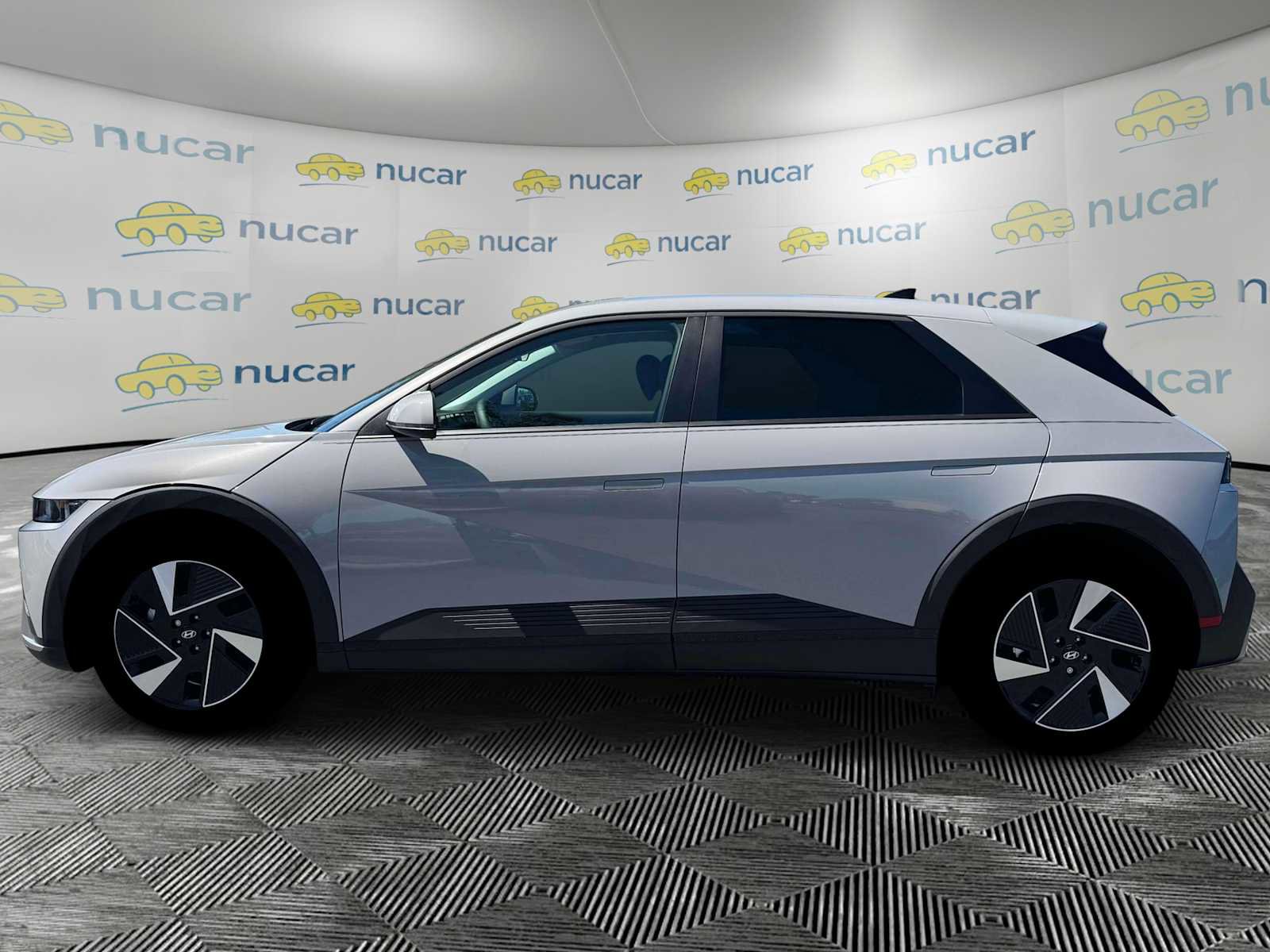 New 2025 Hyundai Ioniq 5 SE image 4