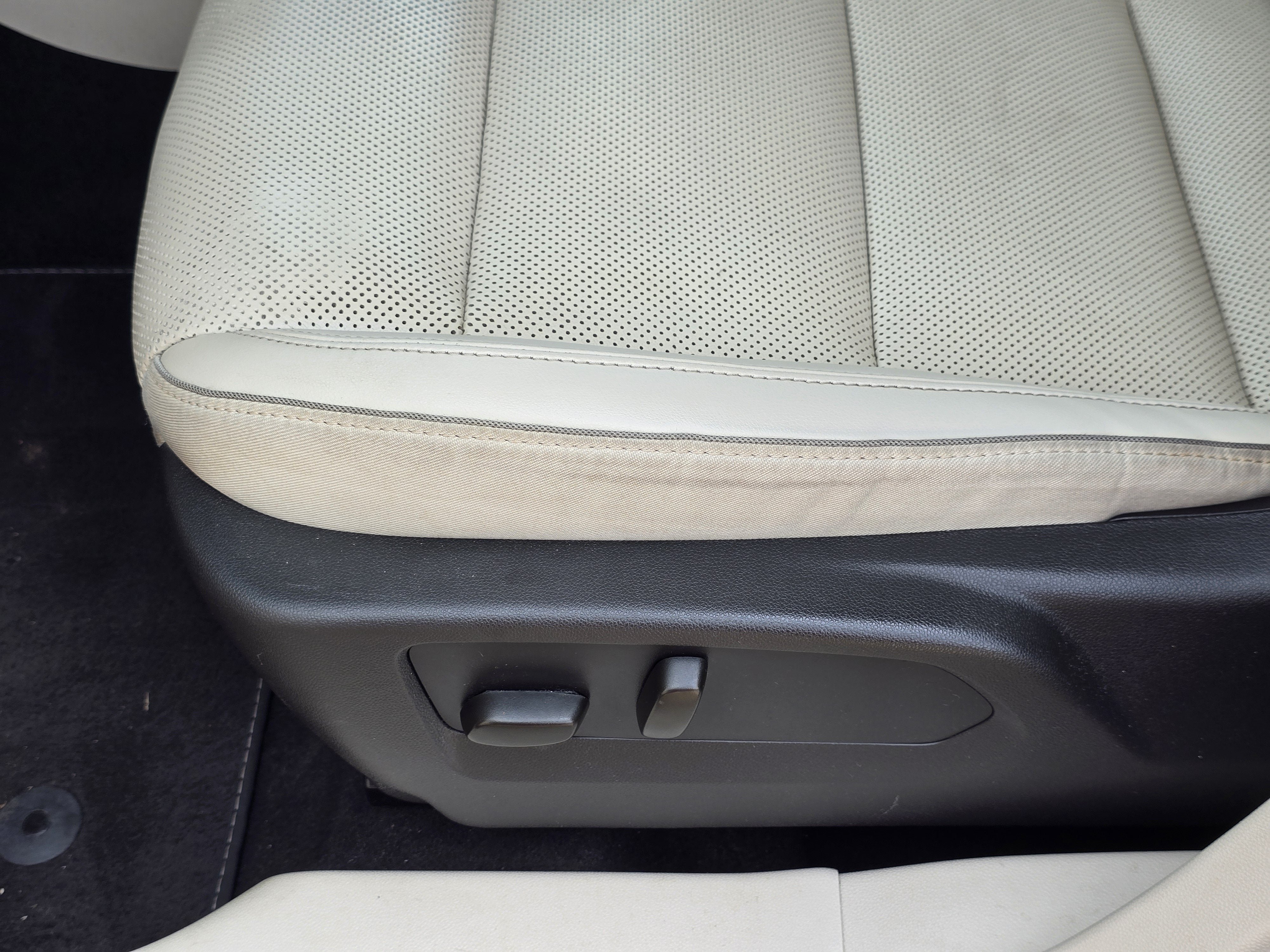 Used 2023 Buick Envision Essence w/ Premium Seat Package FWD image 26
