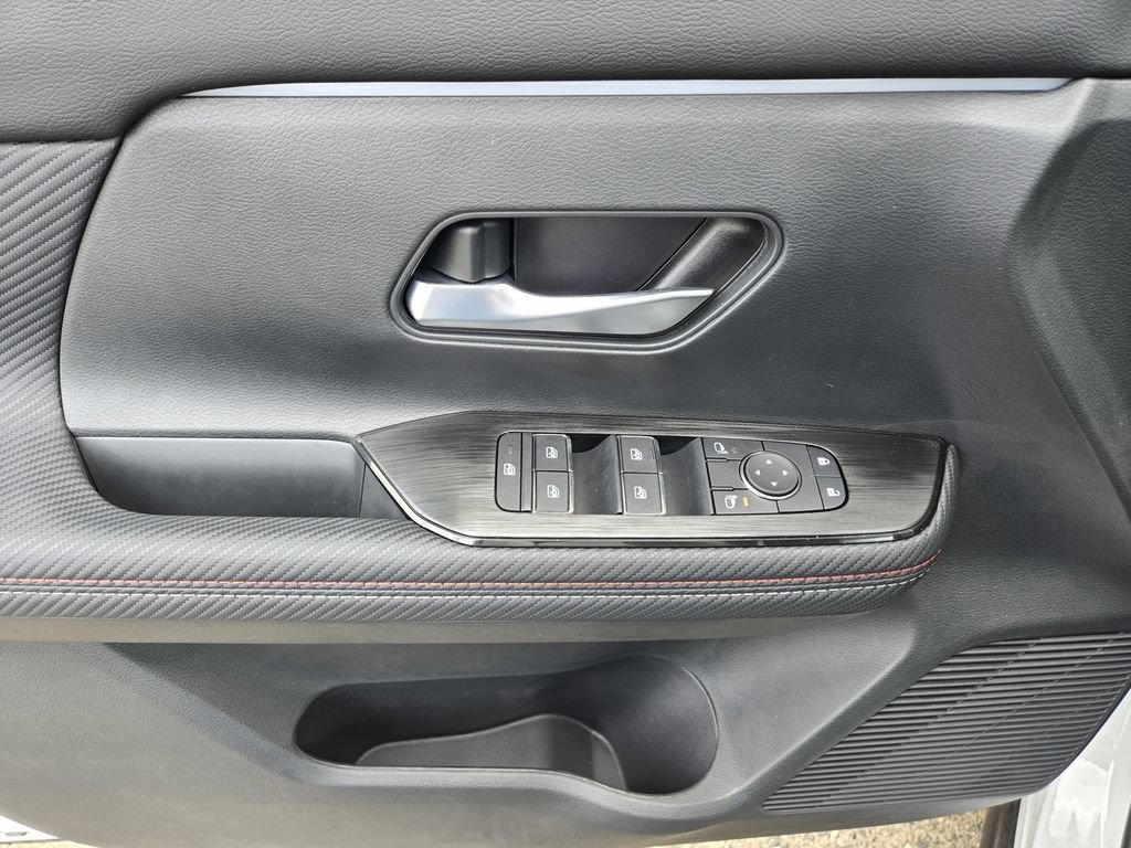 New 2026 Nissan Kicks SR AWD/4WD image 13