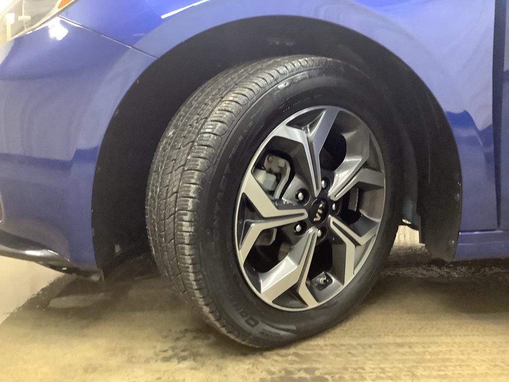 Used 2020 Kia Forte LXS FWD image 24