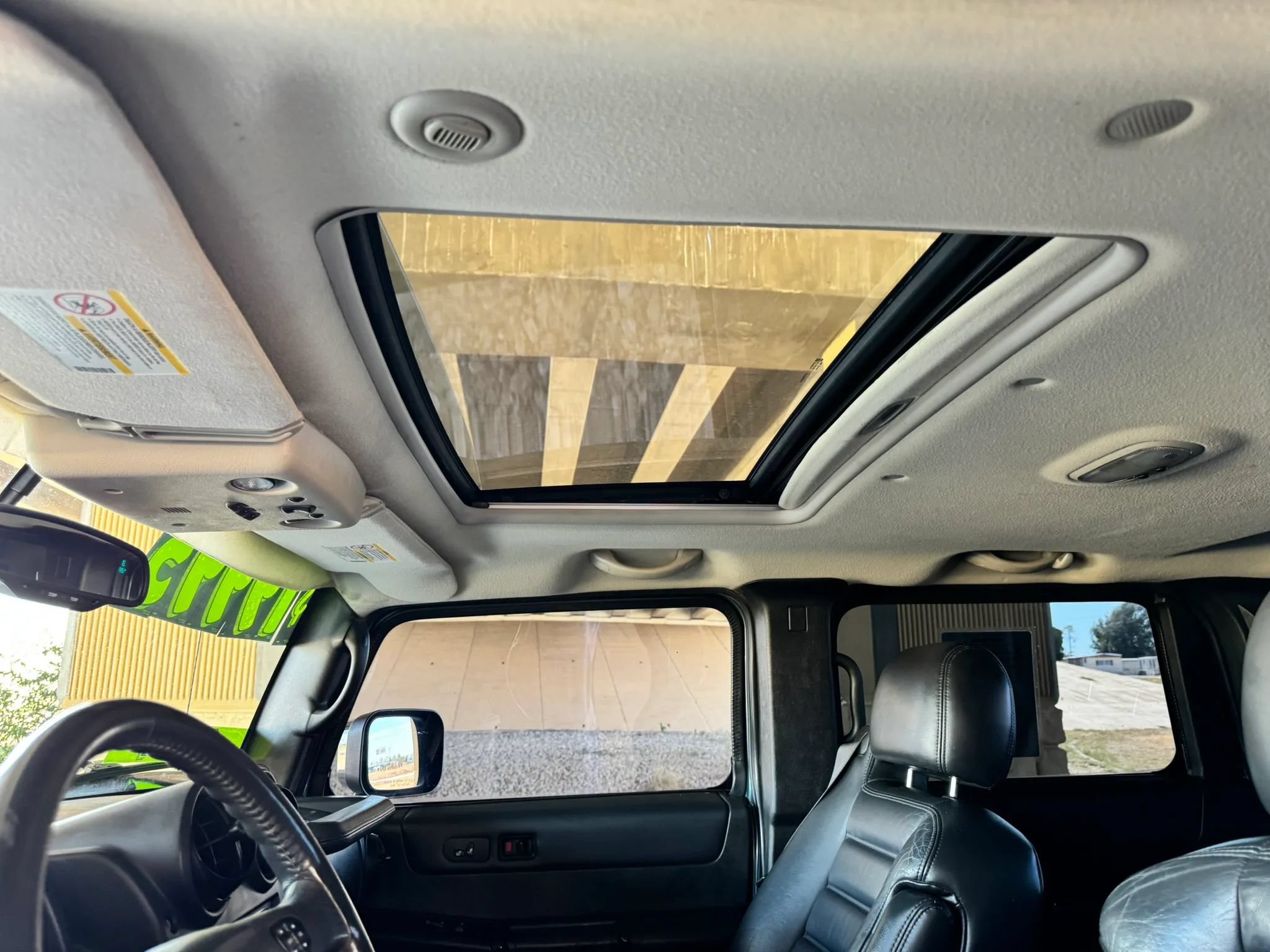 Used 2005 HUMMER H2 SUT w/ Preferred Equipment Group AWD/4WD image 18