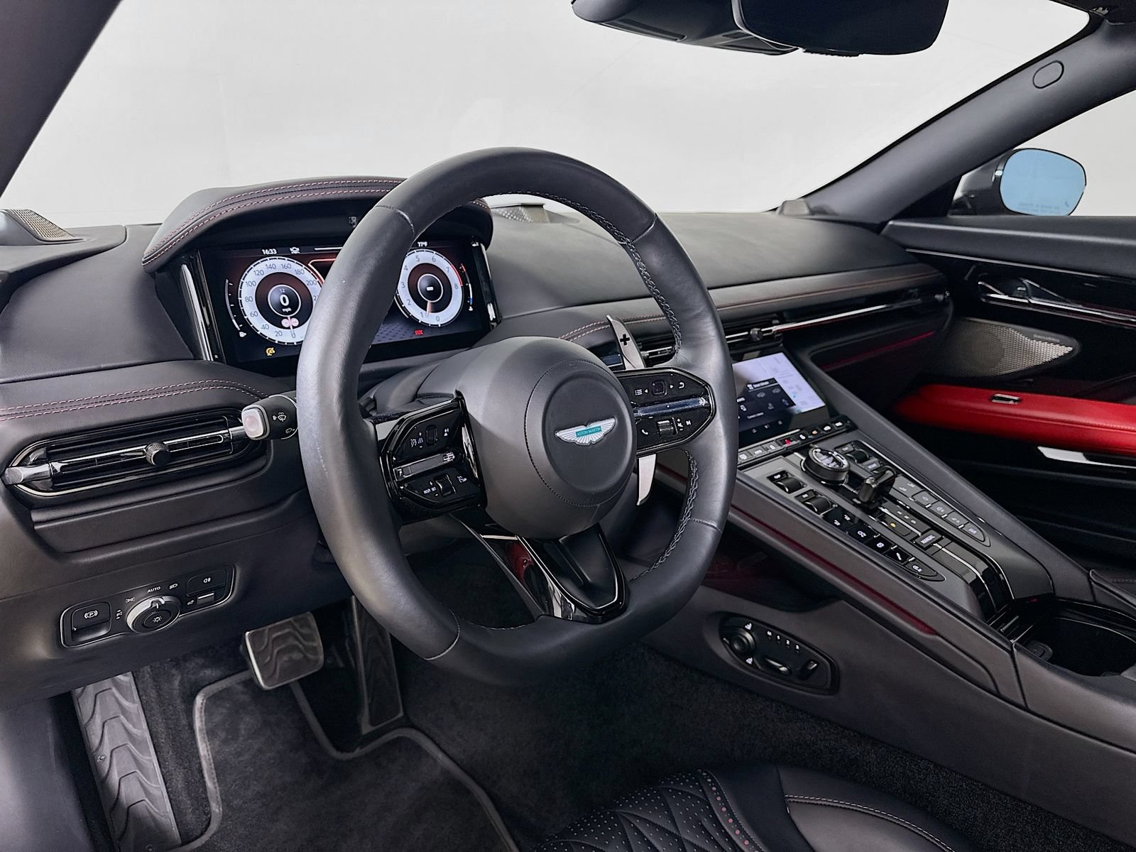 Used 2024 Aston Martin DB12 Coupe RWD image 29