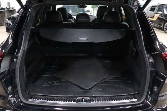Used 2017 Porsche Cayenne Turbo AWD/4WD image 18