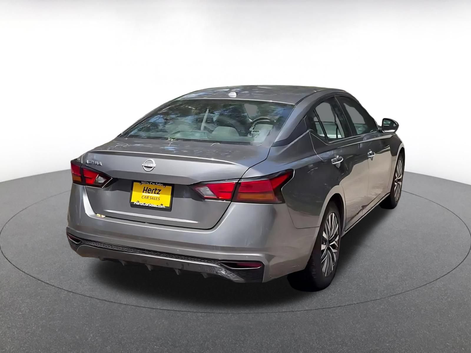 Used 2025 Nissan Altima 2.5 SV FWD image 11