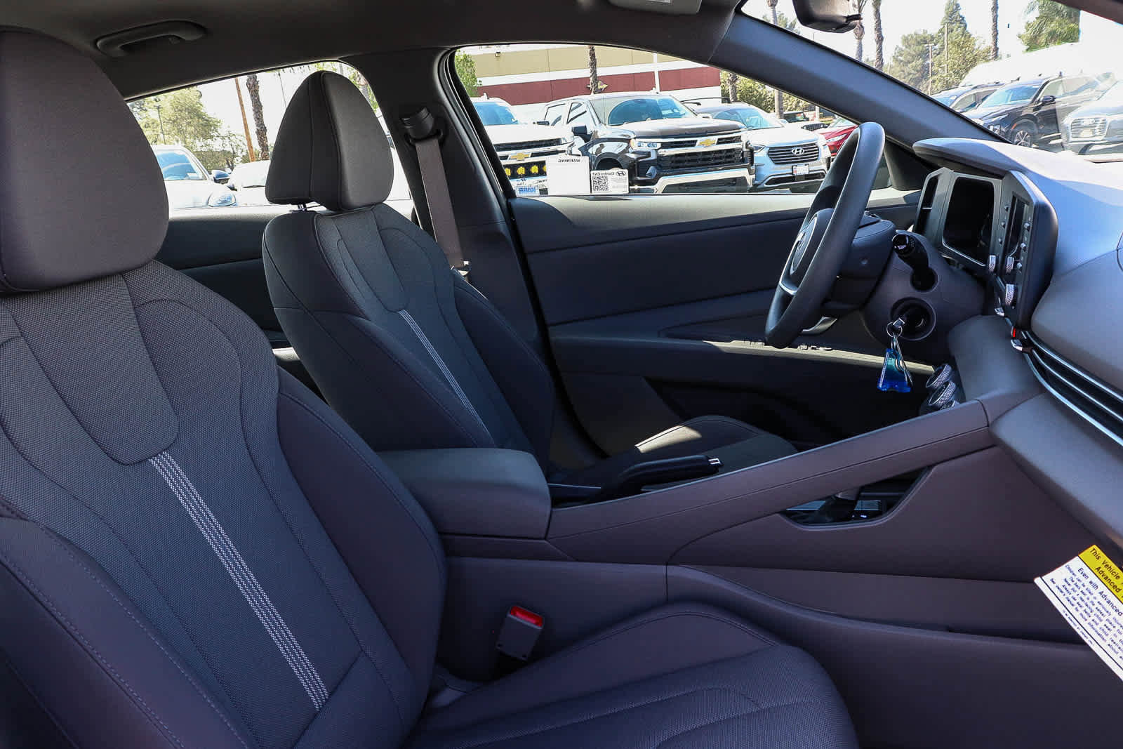 Used 2025 Hyundai Elantra SE w/ Cargo Package image 23
