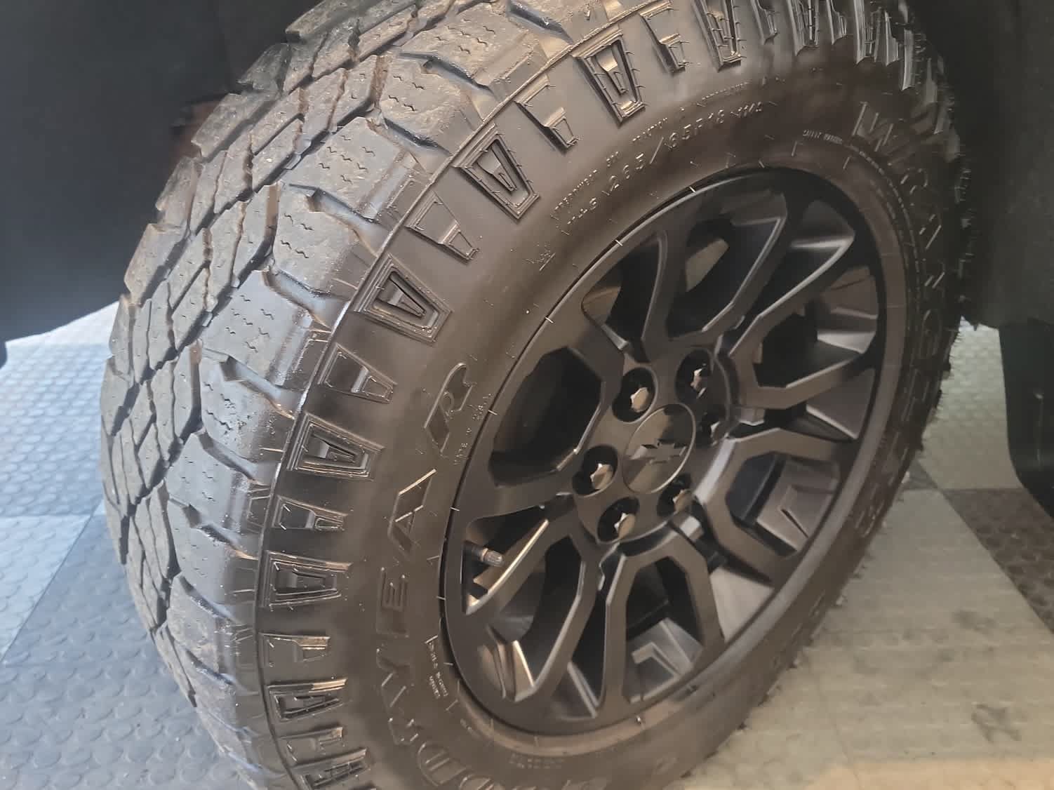Used 2018 Chevrolet Silverado 1500 LT w/ LT Convenience Package AWD/4WD image 8