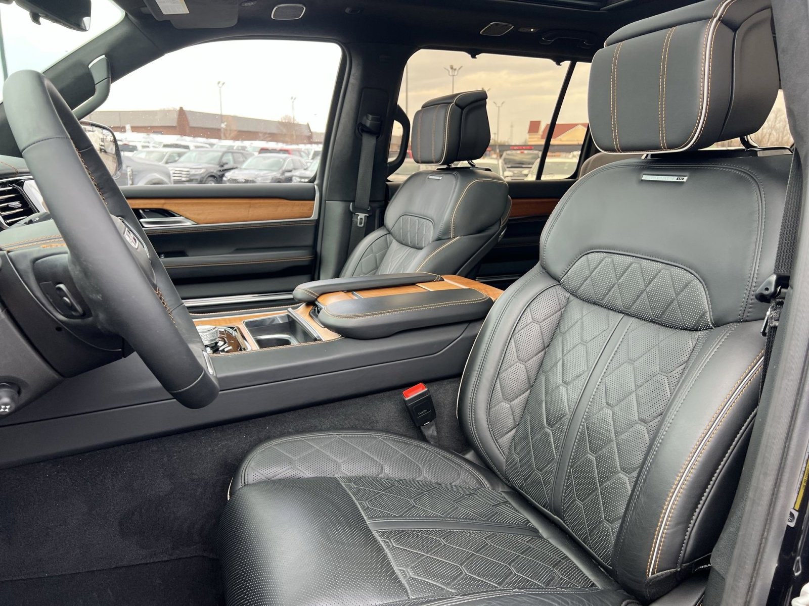 Used 2024 Jeep Grand Wagoneer Series III image 13